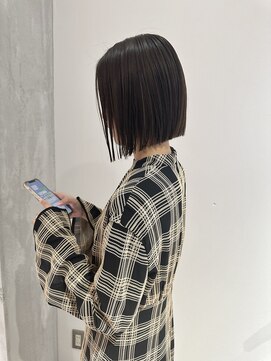 ヨーク(YOKE) YOKE 切りっぱなしボブぱつっとボブオリーブグレージュ赤みなし