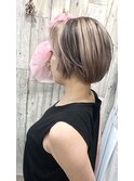 ショートボブ×ホワイトローライト