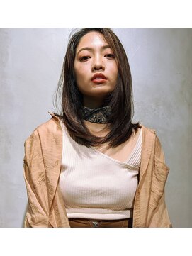 ローハ アゲオ(Lowha -ageo-) ミディアムレイヤースタイル