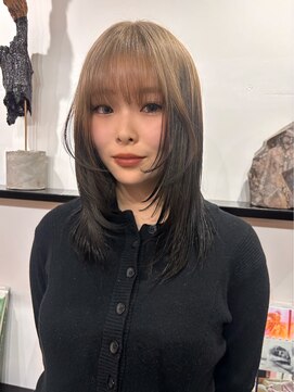 ユーリカ(Eurica) ベージュ&ブラックのルーツカラー