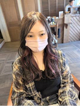 ヘアードレスビュー(hair dress V.I.E.W) ピンクのインナーカラー