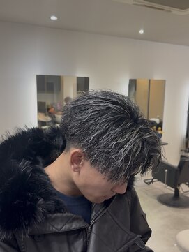 イーラ アメ村店(era) メンズパーマホワイトメッシュ縦落ちツイスパ
