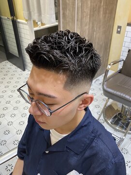 グルーマーズトウキョウ(GROOMER/S TOKYO) スキンフェード　ヒートカール　ショート<理容室> <男性専門>