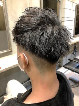 ラグシス ザ バックルーム(LUXIS THE BACK ROOM) ツイストフェードスタイル【立川/メンズ】