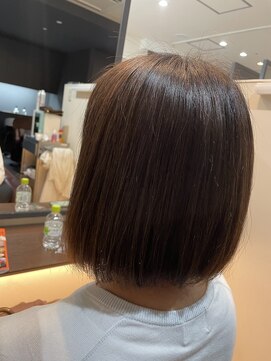 アスール(AZUL) 前下がりボブ