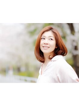 《白髪ぼかしハイライト》で気になる白髪もオシャレにカバー♪白髪ぼかしで明るく染めて目立ちにくい◎