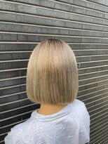 ティエル(Tiele)&nbsp;ブロンド切りっぱなしカット