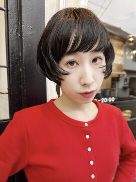 カムジーヘッドカミノウラ(COMEGHEAD KAMINOURA) 黒髪マッシュショートマシュルームカットオン眉
