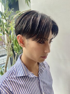 ステア ケース(stair case) 韓国男子センターパート刈り上げストレート