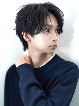 ゼロ 渋谷(XeRo) ツーブロック刈り上げなし”緩めパーマ韓流センターパート