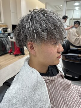 タカギ(TAKAGI) 整髪料なしツイストパーマ×ホワイトメッシュ×フェード