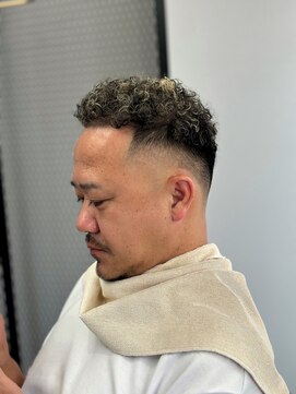 ヘアーラボ 樟葉(Hair Labo) カーリーヘア スキンフェード 枚方 樟葉
