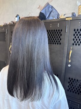 アチーブリス(achieve Liss) 暗髪×サラツヤ髪 さらさらストレートロング大人可愛い