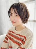 シースルーバングで優しさ引き立つ大人可愛いショートボブ