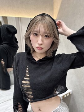 ロンド レア 天神大名店(Lond Le’a) ホワイトブロンド/外ハネボブ/美髪/ワイドバング/ブルーブラック