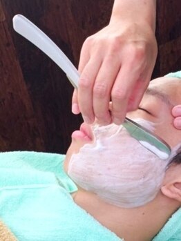 シマ理容の写真/【個室ブース×女性スタッフ】理容店ならではの高いシェービング技術でツヤ肌へ【レディースシェービング】