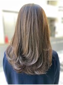 ロングレイヤーカット20代30代明るめオリーブベージュグレージュ