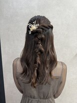 メゾンドムニ 恵比寿(Maison de MUNi) 個性派ハーフアップ