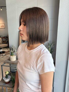 ヘアーループセラデザインワークス(Hair ruup Sela design works) グレージュカラー × 切りっぱなしボブ