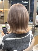 表参道ミディアムレイヤーヘーゼルベージュブリーチなしブラウン