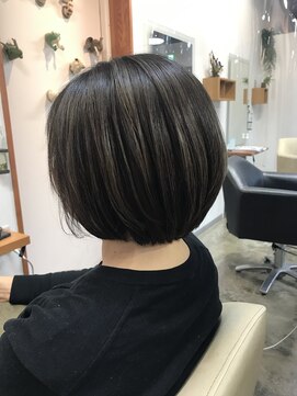 コロナ(CORONA) パツっと丸みボブ