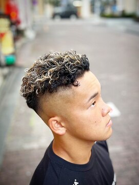 ヒロギンザバーバーショップ 大宮店(HIRO GINZA BARBER SHOP) シルバーホワイト メッシュ フェード