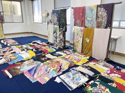 1年に2回振袖、袴の展示会があります！