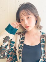 大人かわいいフェザーバングボブインナーカラーカーキグレージュ