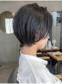 大人ショートヘア黒髪ショートヘア丸みくびれショートヘア
