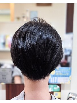 ルシードスタイルウィンズ(LUCIDO STYLE WINS) 黒髪が映える、すっきりショート