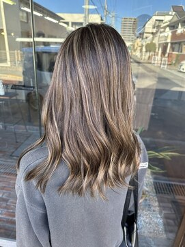 ジョリ フィーユ(jolie fille) 細めハイライト×グレージュ