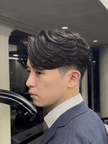 ニコトウキョウ 新宿(nico TOKYO)&nbsp;テーパーフェードニュアンスパーマ刈り上げセンターパートメンズ