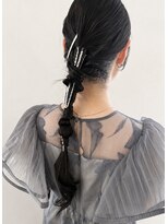 オフ(off)&nbsp;タイトローポニー|結婚式|お呼ばれ|推し活|イベント|ヘアセット