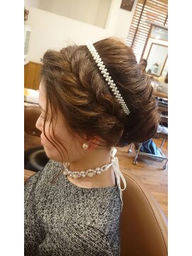 テトラ ヘアー(TETRA hair) ルーズな編み込みアップ