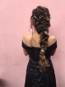 ラウレア(Laule'a) カジュアル編み込みダウンスタイル ラウレア新福島