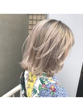 ジーナ(XENA) ホワイティベージュ