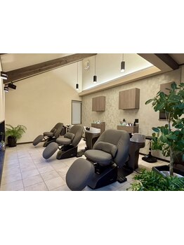 【髪も心も整う場所。】ここは、大人のためのサロン。髪も心も癒す居心地のよい至福のsalon timeを…。