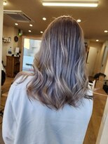ミラシィ 成田(Mirashy)&nbsp;ハイライトカラーミルクティーベージュレイヤーカット