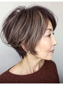 白髪ぼかしハイライト×ショートボブ [デザインカラー］