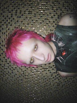 レコ 渋谷(LECO) ネオンピンクショートスタイル