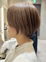 ソワネ 表参道(soigne)&nbsp;表参道白髪ぼかしハイライト丸みショートボブアッシュグレー40代