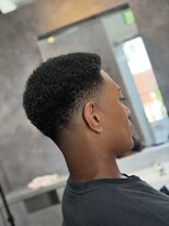 メグロバーバーショップロッポンギ 目黒六(MEGURO BARBER SHOP 6PPONGI) ローフェード/外国人ヘア