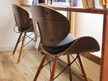 アルシェ(archer)の雰囲気（座りやすい椅子と豊富な雑誌をご用意しております♪）