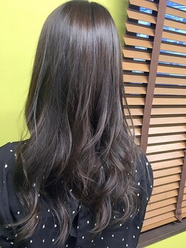 ヘアーサロンクラッシー(Hair Salon CLASSY)の写真/【乾かすだけでまとまる】潤いたっぷりの美容液トリートメントが叶える－5歳美髪◎思い通りのハリとコシ…