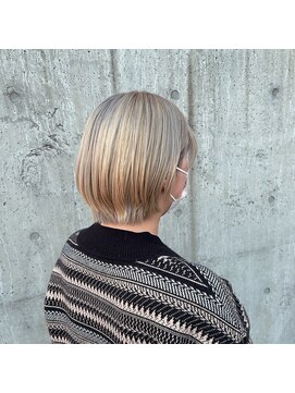 ヘアーディレクションイアス (HAIR DIRECTION eAs) トリプルブリーチハイトーンカラー×丸みショート