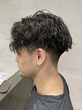 ローウェ バイ フィフス 立川メンズサロン(Louwe by fifth) センターパートツイストスパイラルパーマメンズ波巻きパーマ