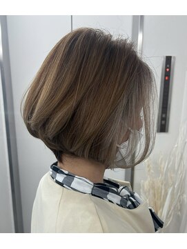 ジエクトアイロ 江坂駅前 似合わせショート/フェザーショート/細めハイライト