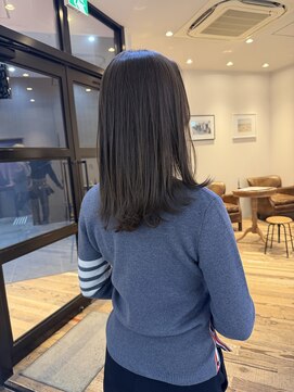 ロロネー 梅田(Lolonois) セミロング切りっぱなしボブ×グレージュカラー