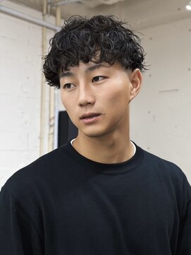 グロップ 町田(GLOP) 作り込みすぎない無造作シャドウ
