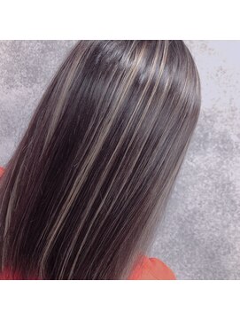 ロブ(R.O.B) ストレートでも可愛いコントラストメッシュ